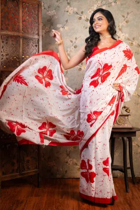 Women Off-White Pure Bagru Malmal Cotton Saree With Red Flower Print